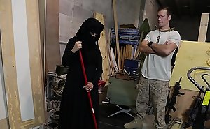 TOUR OF BOOTY - US Soldier Takes A Warmth To Sexy Arab Slave