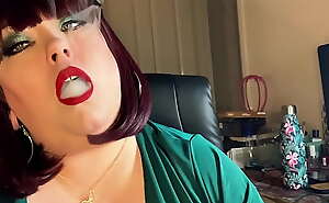 Fat UK Domme Tina Snua Chain Smokes 2 Cork Cigarettes While Playing With Her Tits - OMI, Nose and  Cone Exhales, Drifting