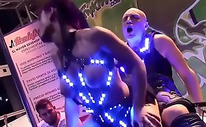 Cyber sex, sesso dal futuro sul palco del salone di Alicante con Julien e Capitnao Eric