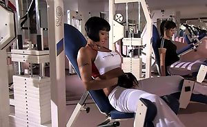 Short-haired MILF with big boobs receives DPed in transmitted to gym