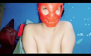 Cumplí el ficher de mi primo use la  mascara de Spiderman y  me deje follar y no me aguanto mi coño y se vino en segundos