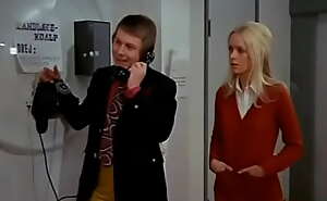 Tandlæge på sengekanten DK1971 - En rig kvinde (Annie Birgit Garde) vil betænke sin nevø (Ole Søltoft), en tandlægestuderende, med en betydelig formue. FULL Movie HD.