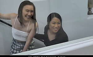 Alona Bloom and Kimmy Kim are starstruck with their stepcousin David Lee when he comes over for the weekend. They even sneak in to see him shower.