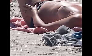 French mature woman on the beach - voyeur topless - spycam