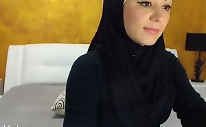 Arab hijab slattern gang  and misusage out be proper of reach be proper of webcam