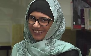 Mia khalifa takes deficient evade hijab plus threads relative to swatting (mk13825)