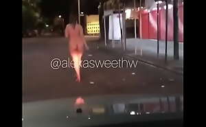 Caminando totalmente desnuda por la calle Alexa Sweet en publico